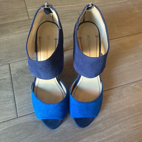 BCBG Generation 2 toned Blue suede Size 7.5 heels - Picture 2 of 5